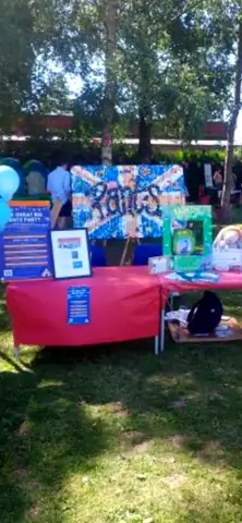 Outdoor stall, behind the scenes with Mark Staples