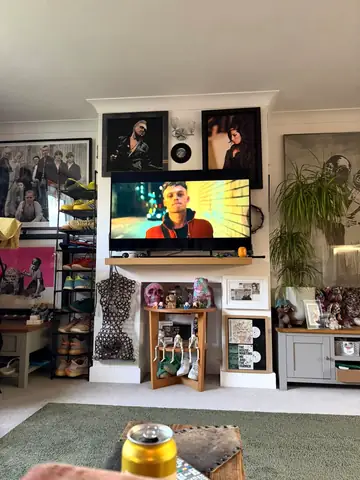 Living room, behind the scenes with Mark Staples